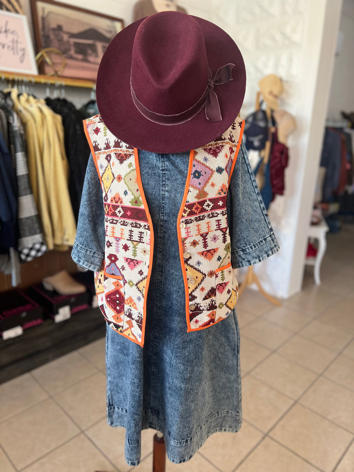 Gigio Cream Geometric Binding Vest w/Buttons