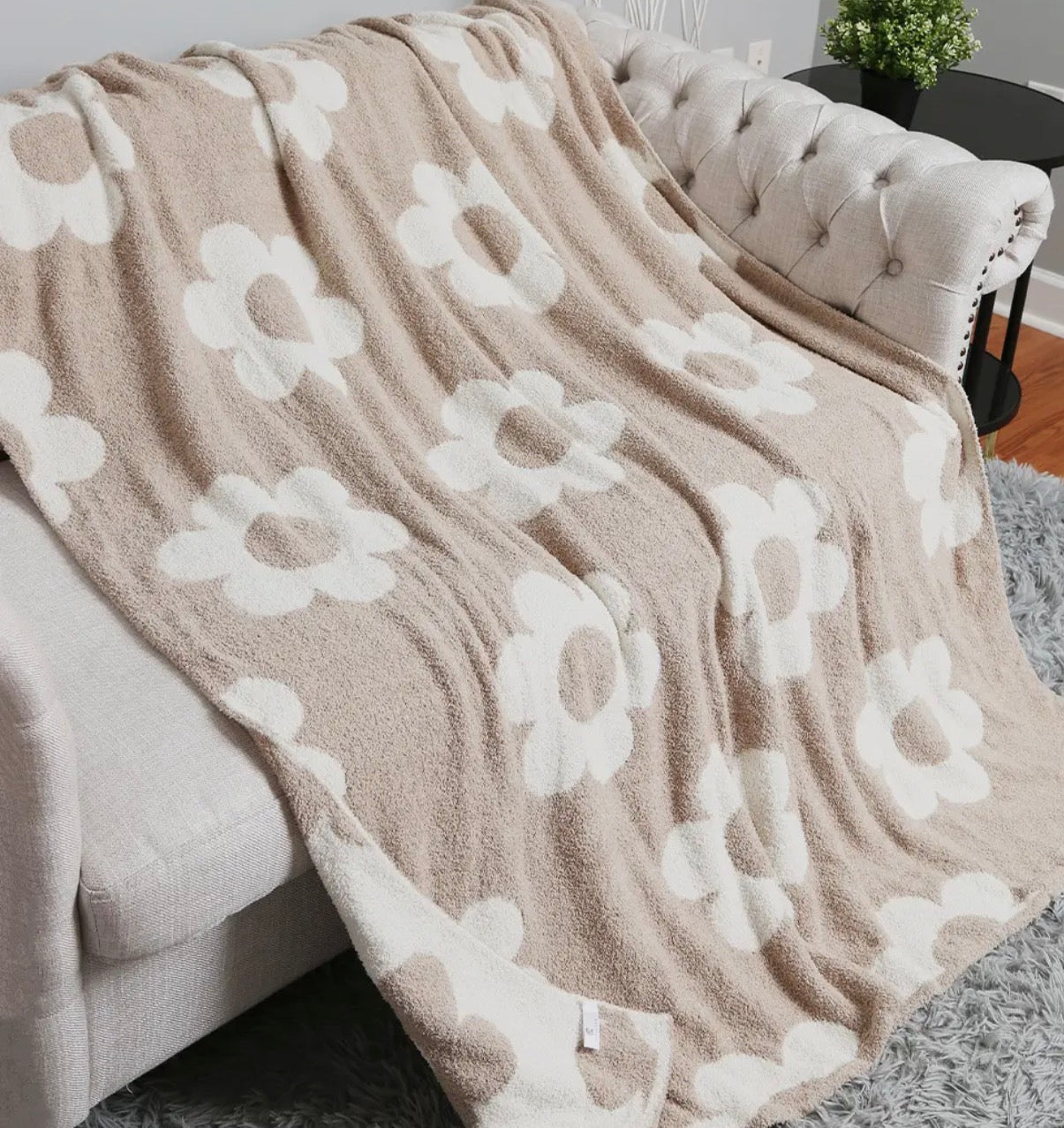 Daisy Pattern Print Cozy Soft Throw