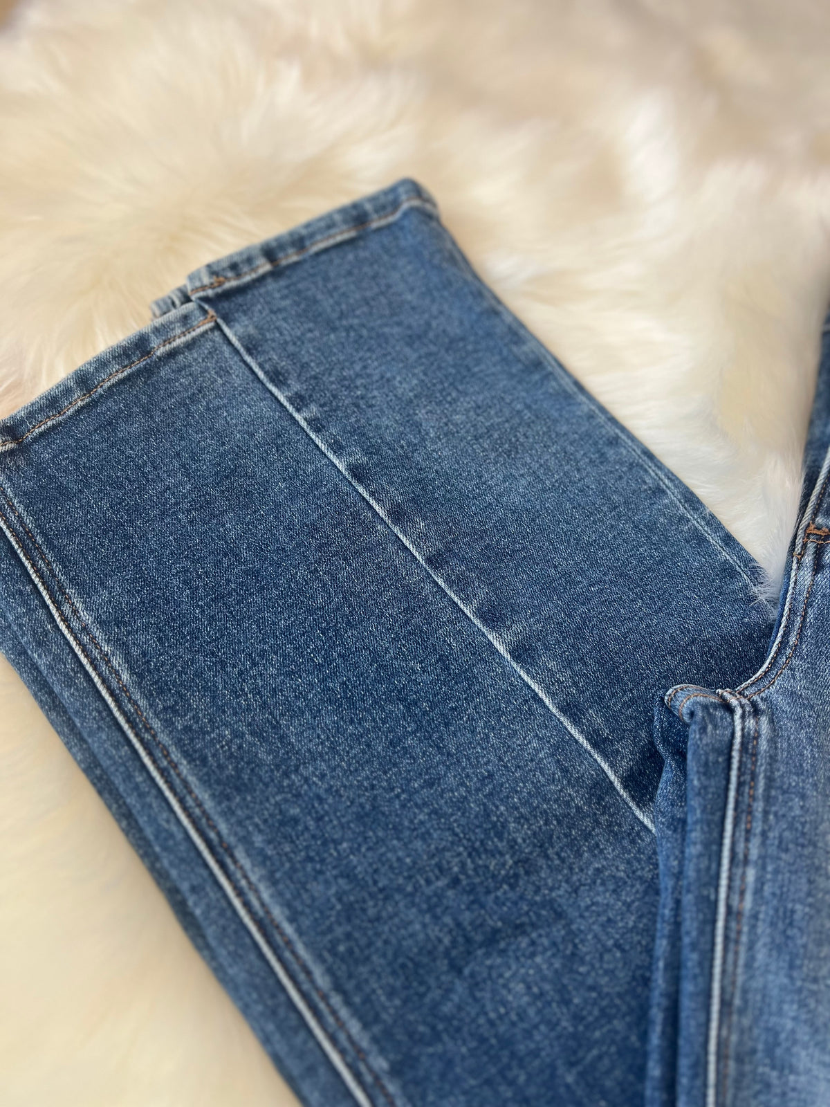 Crop Wide Front and Back Sort Step Hem Jean