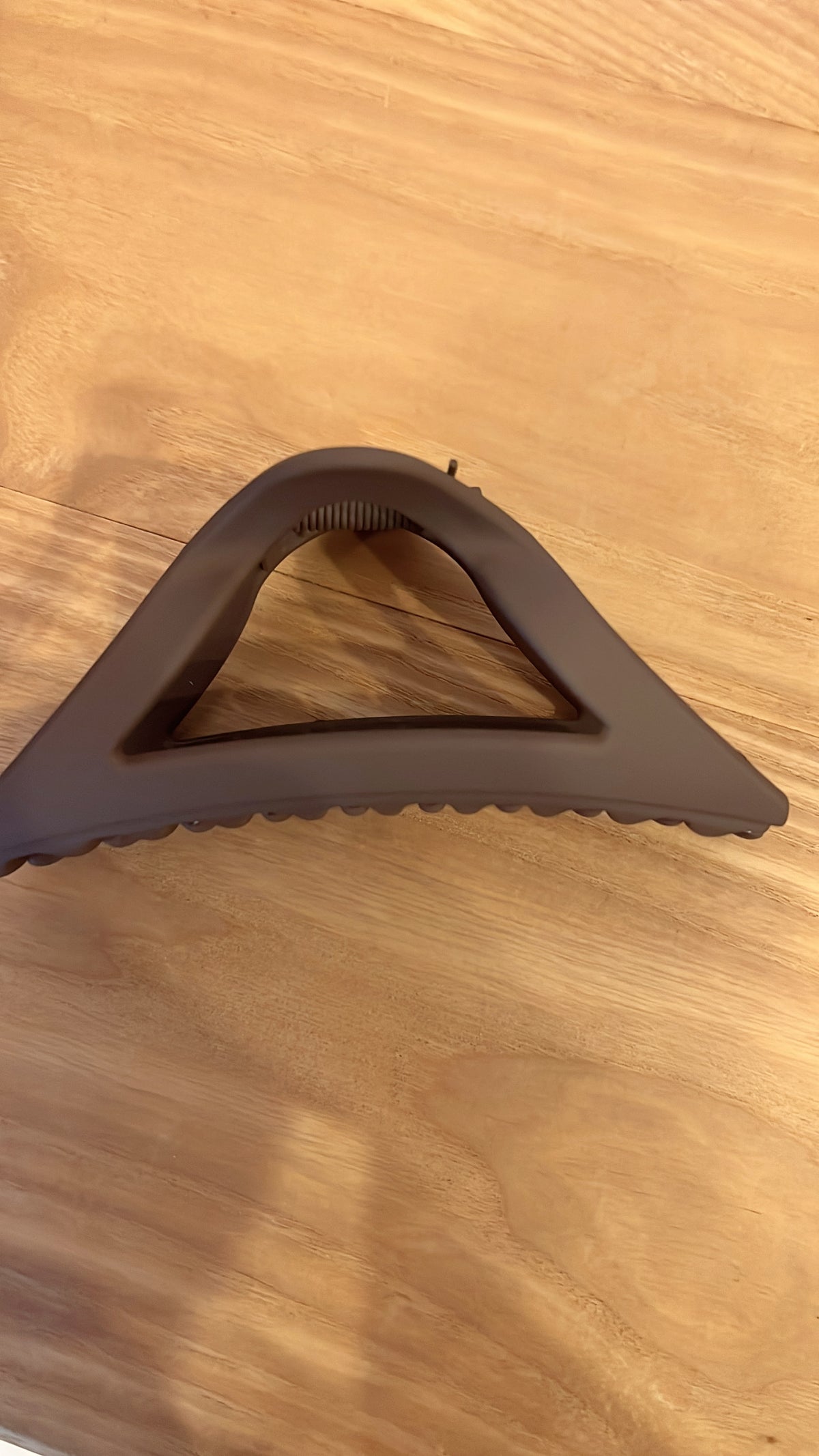 Large Triangle Matte Hair Claw
