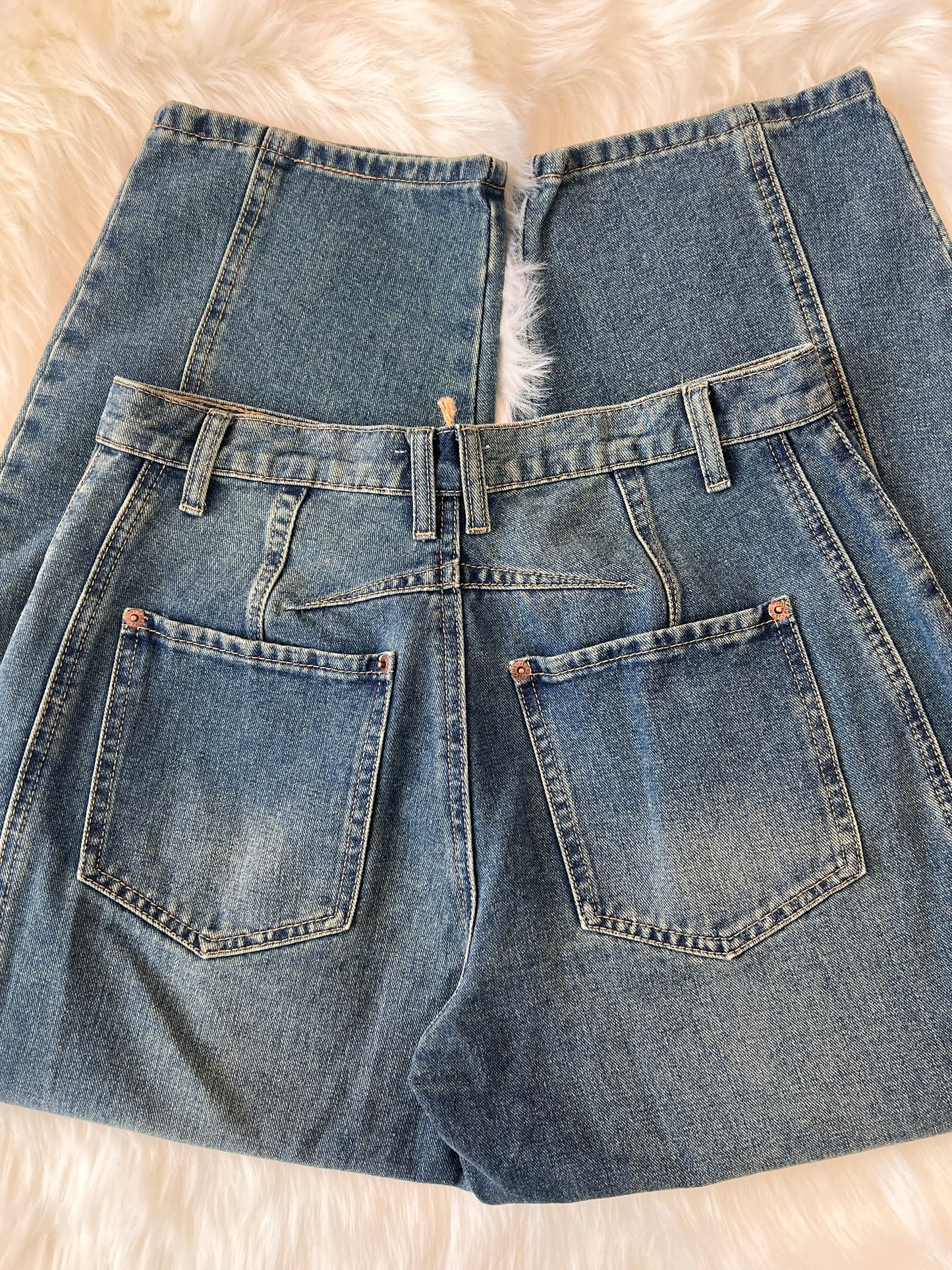 Sage+Fig Classic Barrell Style Legs Jeans