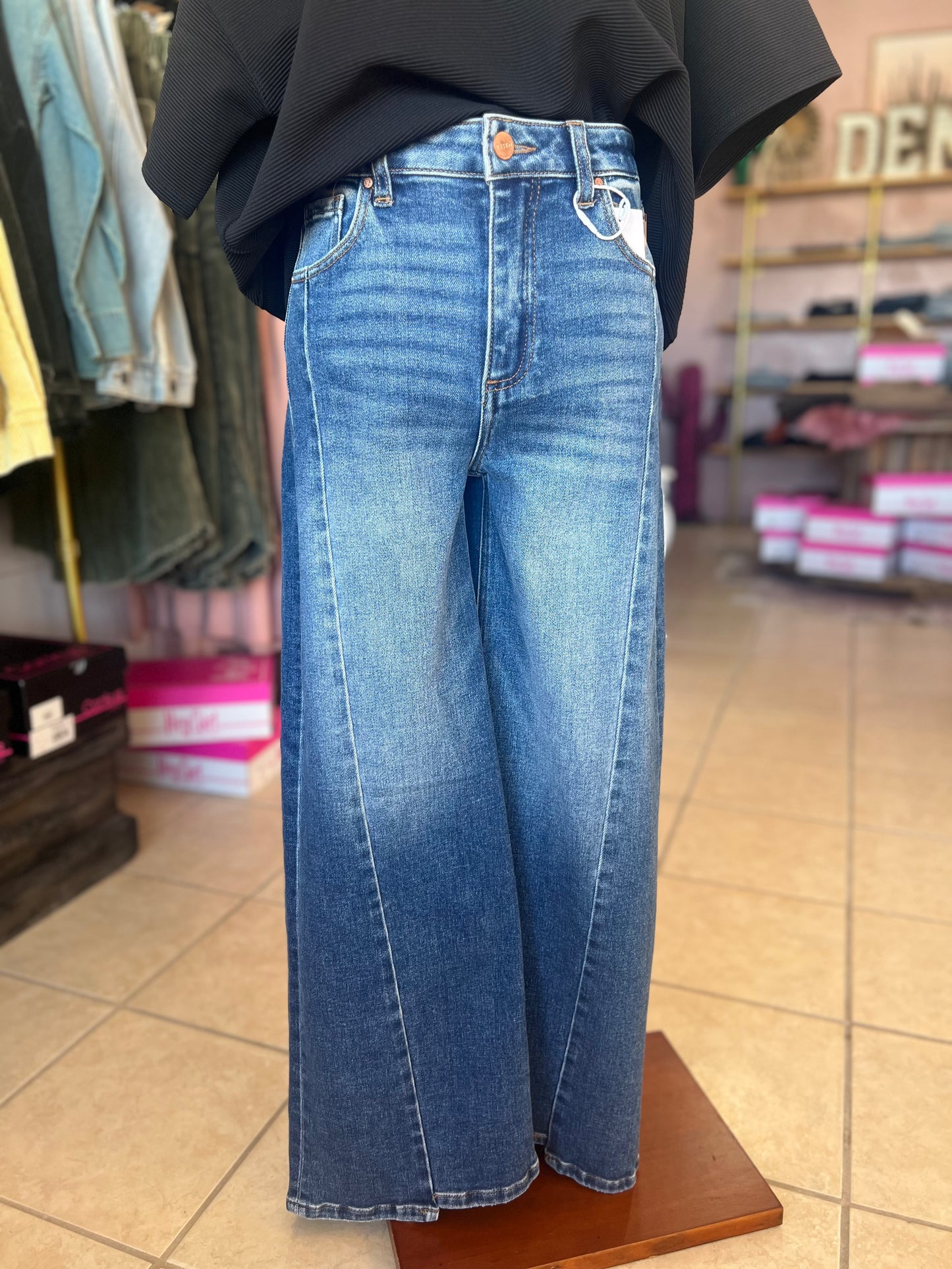Crop Wide Front and Back Sort Step Hem Jean